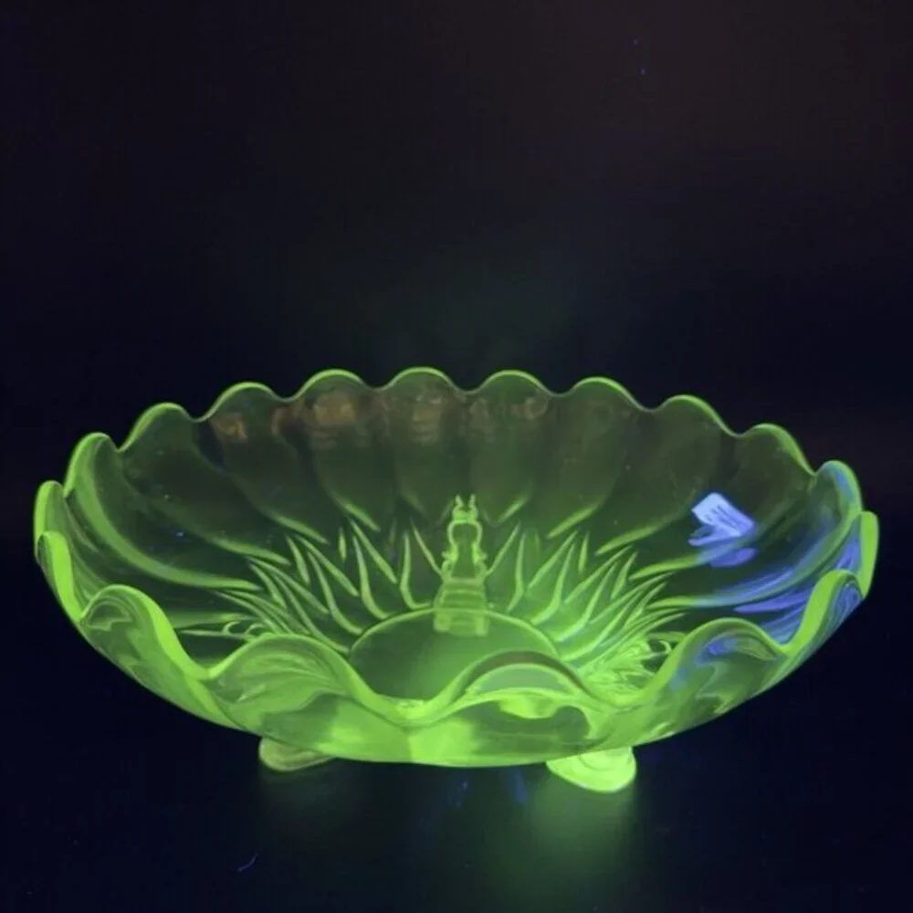 Antique Clear 3 Footed Bowl Dish Janice Glass Green‎ UV Manganese 365nm Glowing